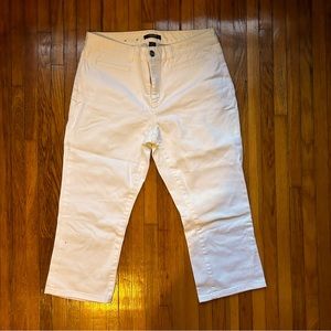 Chaps Capri. Color white. Size 10. Gently Loved. 98% Cotton.